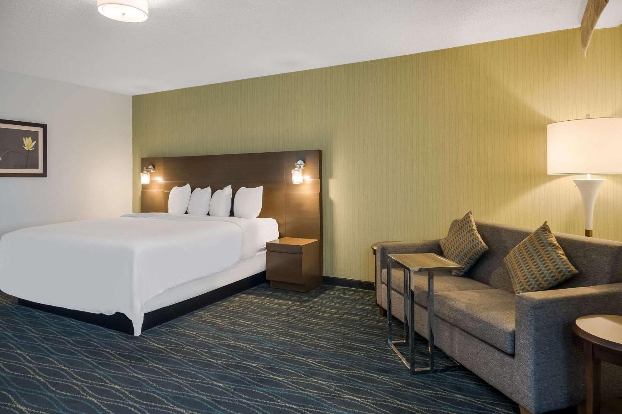 Radisson Hotel Grand Rapids Riverfront Exterior foto
